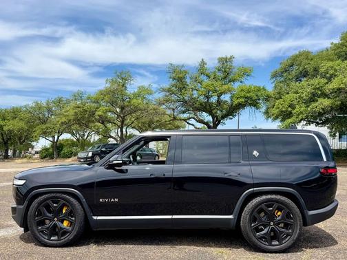 2023 Rivian R1S Adventure