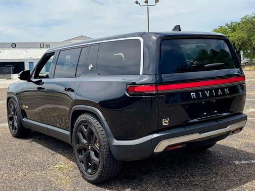 2023 Rivian R1S Adventure