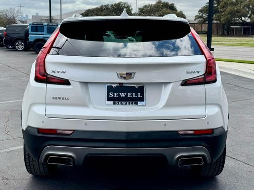 2022 Cadillac XT4 Premium Luxury