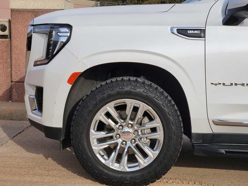 White Frost Tricoat 2021 GMC Yukon SLT