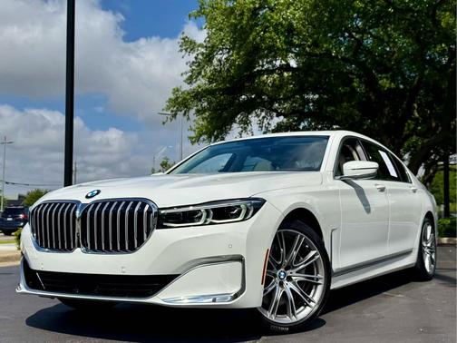 Alpine White 2022 BMW 750 i xDrive