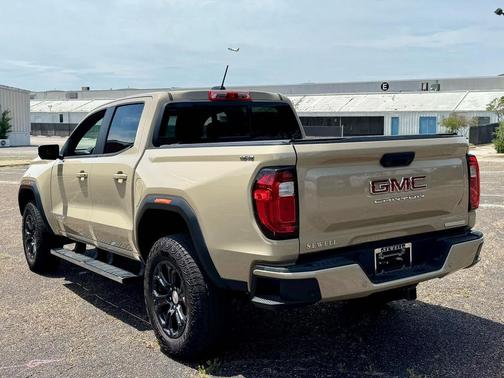 Desert Sand Metallic 2024 GMC Canyon Elevation