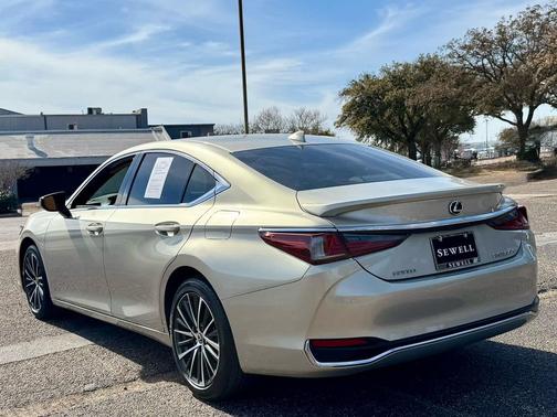 2023 Lexus ES 300h Base