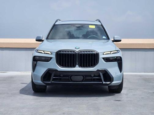 Brooklyn Grey Metallic 2025 BMW X7 xDrive40i