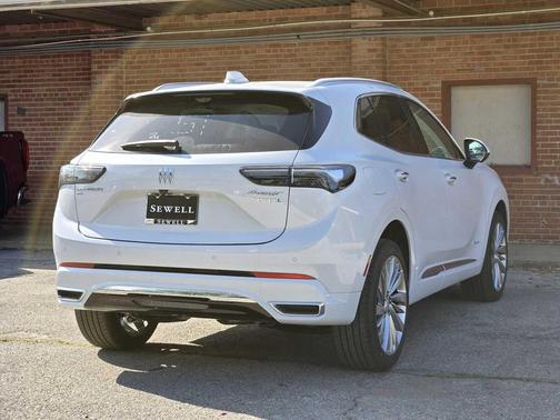 Iridescent White Tricoat 2026 Buick Envision Avenir AWD
