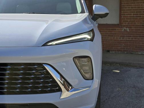 Iridescent White Tricoat 2026 Buick Envision Avenir AWD