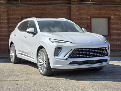 Iridescent White Tricoat 2026 Buick Envision Avenir AWD