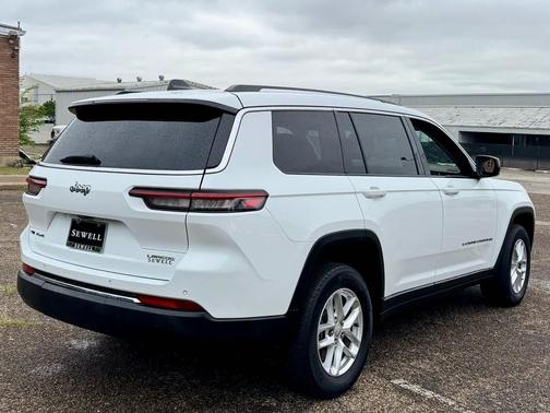 Bright White Clearcoat 2022 Jeep Grand Cherokee L Laredo