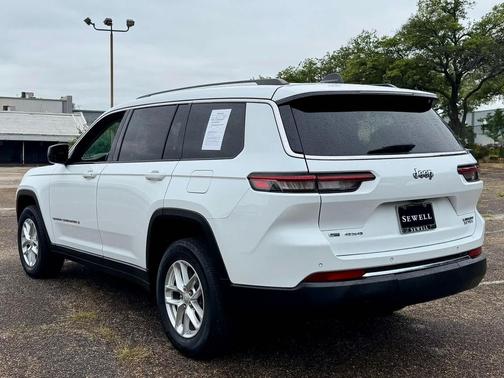 Bright White Clearcoat 2022 Jeep Grand Cherokee L Laredo