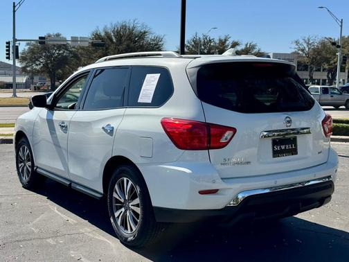 2019 Nissan Pathfinder SV