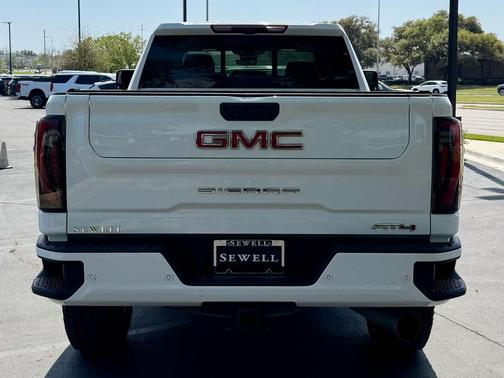Summit White 2024 GMC Sierra 2500 AT4