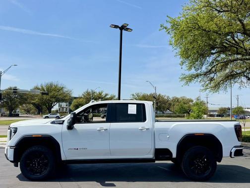 Summit White 2024 GMC Sierra 2500 AT4