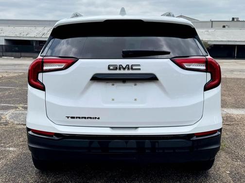 Summit White 2023 GMC Terrain SLE