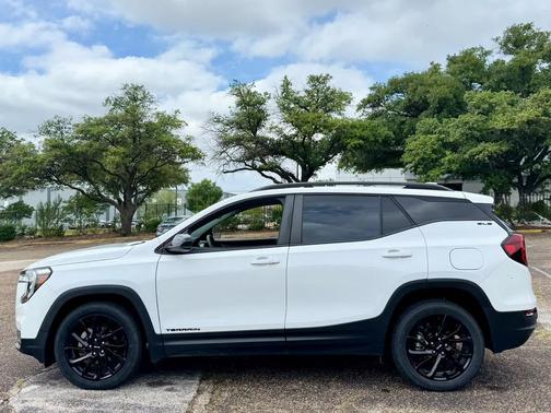 Summit White 2023 GMC Terrain SLE