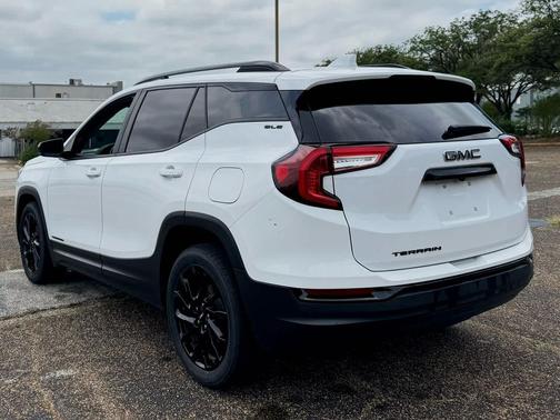 Summit White 2023 GMC Terrain SLE