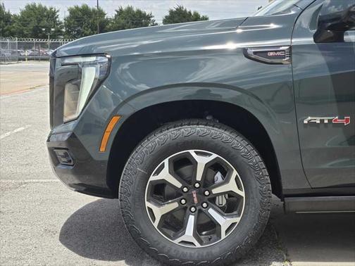 2025 GMC Yukon XL 4WD AT4