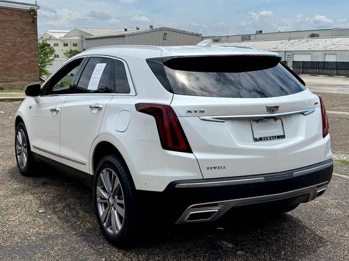 Crystal White Tricoat 2024 Cadillac XT5 Premium Luxury