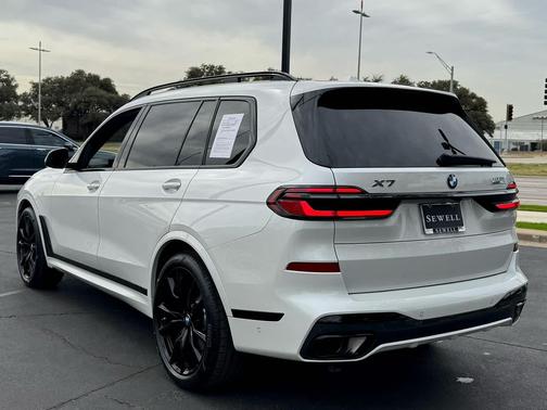 2025 BMW X7 xDrive40i