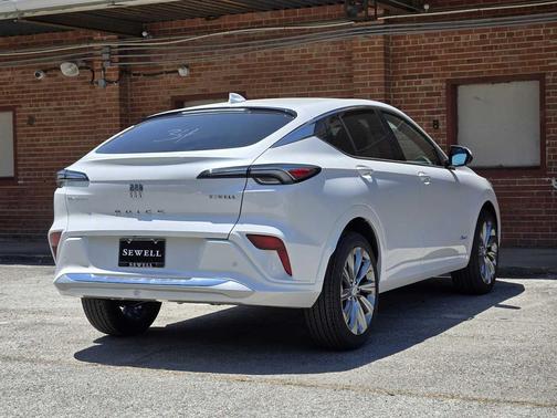 White Frost Tricoat 2026 Buick Envista Avenir FWD