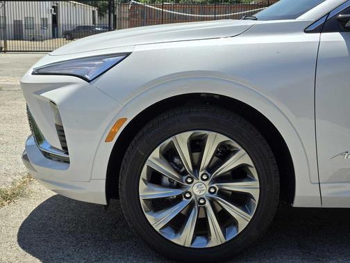 White Frost Tricoat 2026 Buick Envista Avenir FWD