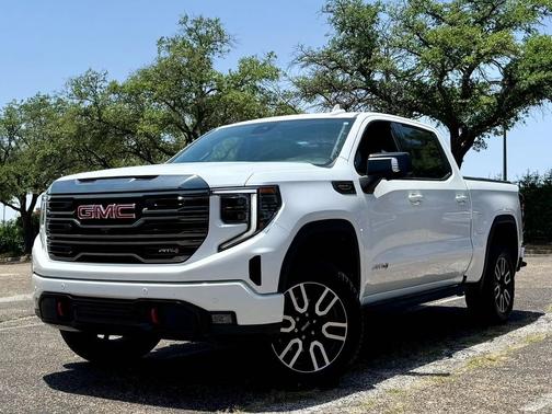 Summit White 2024 GMC Sierra 1500 AT4