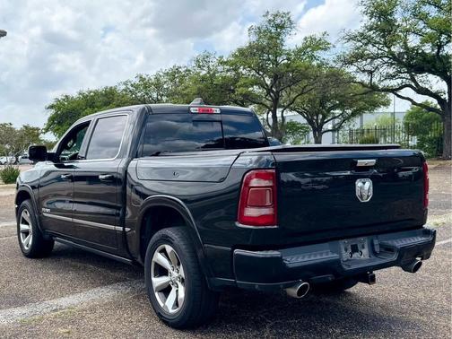 Diamond Black Crystal Pearlcoat 2019 RAM 1500 Limited