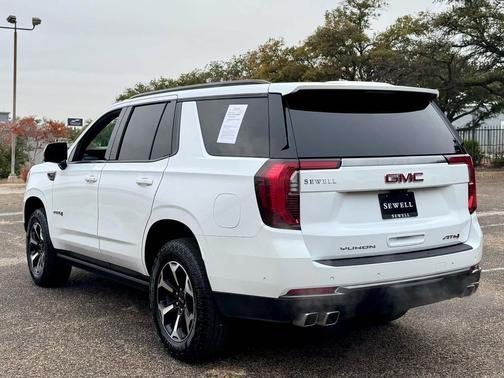2025 GMC Yukon 4WD AT4