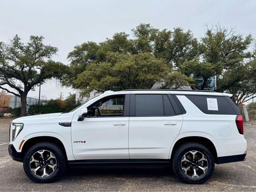 2025 GMC Yukon 4WD AT4