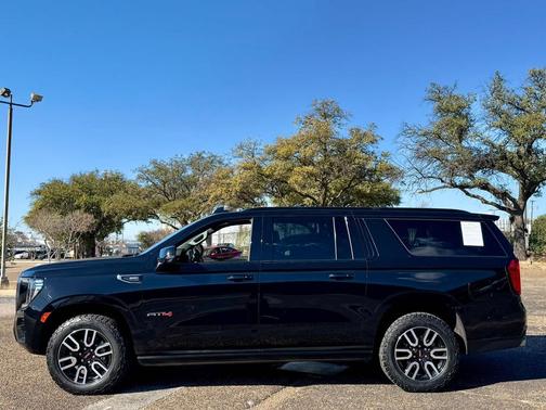 2023 GMC Yukon XL 4WD AT4