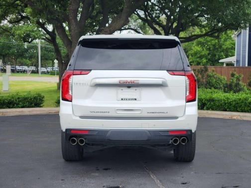 White Frost Tricoat 2022 GMC Yukon XL Denali