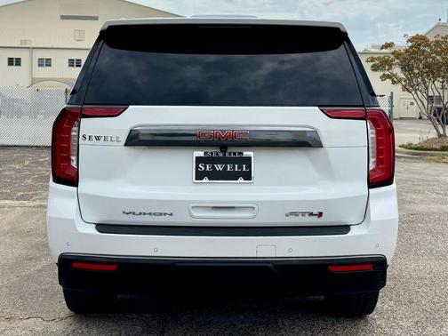Summit White 2023 GMC Yukon XL 4WD AT4