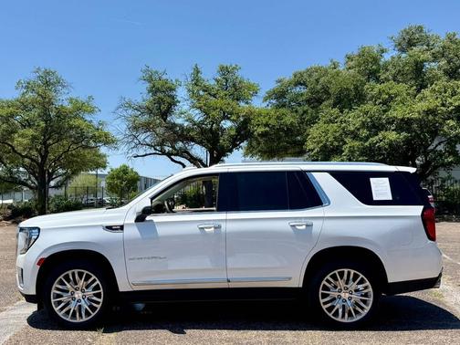 White Frost Tricoat 2024 GMC Yukon Denali