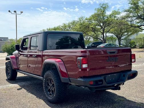 Snazzberry Pearlcoat 2022 Jeep Gladiator Willys 4x4