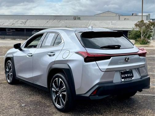 2025 Lexus UX 300h Base