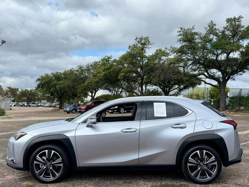 2025 Lexus UX 300h Base