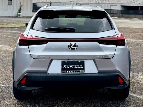 2025 Lexus UX 300h Base