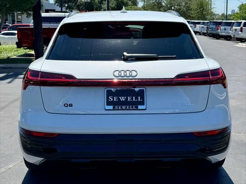 2024 Audi Q8 e-tron Prestige