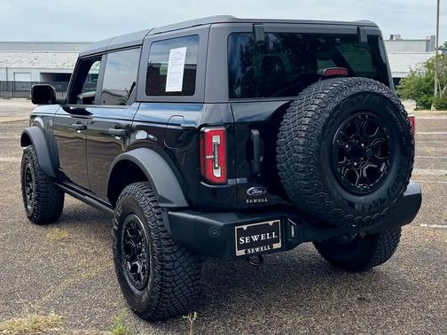 Shadow Black 2023 Ford Bronco Wildtrak