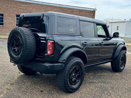 Shadow Black 2023 Ford Bronco Wildtrak