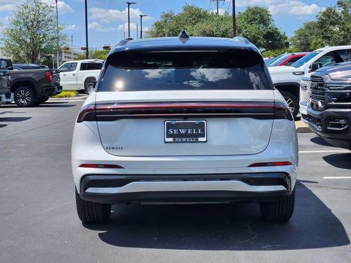 White Platinum Metallic Tri-Coat 2024 Lincoln Nautilus Black Label