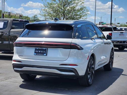 White Platinum Metallic Tri-Coat 2024 Lincoln Nautilus Black Label