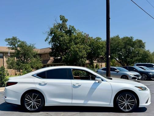 2023 Lexus ES 350 Base