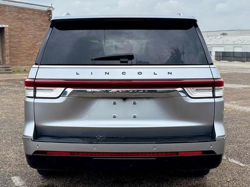 Silver Radiance Metallic Clearcoat 2022 Lincoln Navigator Black Label