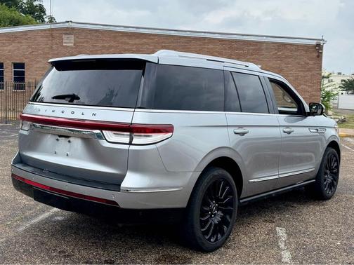 Silver Radiance Metallic Clearcoat 2022 Lincoln Navigator Black Label