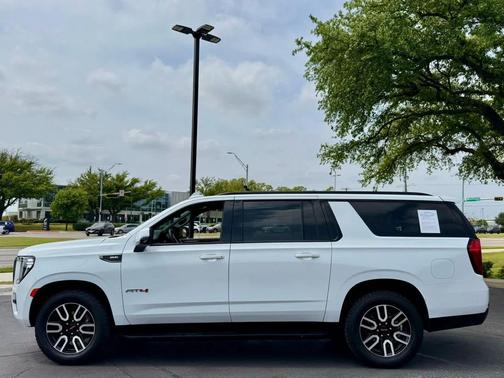 2023 GMC Yukon XL 4WD AT4