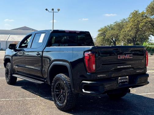 2025 GMC Sierra 1500 AT4X