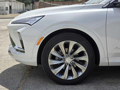White Frost Tricoat 2026 Buick Envista Avenir FWD