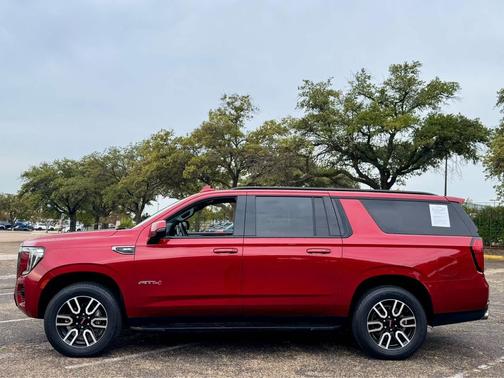 2022 GMC Yukon XL 4WD AT4