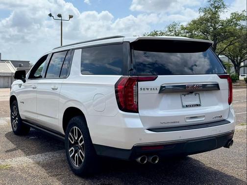 White Frost Tricoat 2024 GMC Yukon XL 4WD AT4