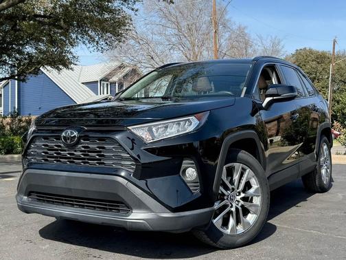 2020 Toyota RAV4 XLE Premium